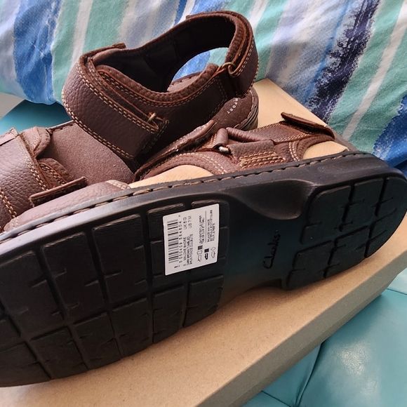New men's Clark's size 7 sandals - Picture 2 of 2